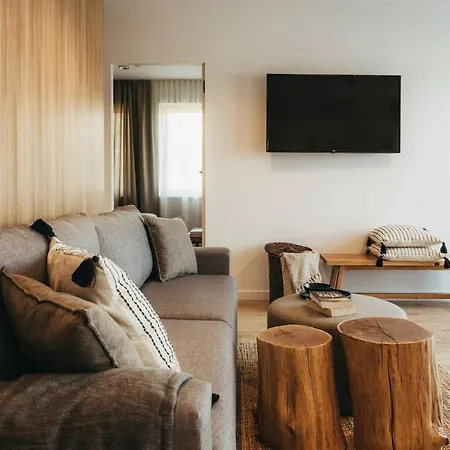 - Apartamento *